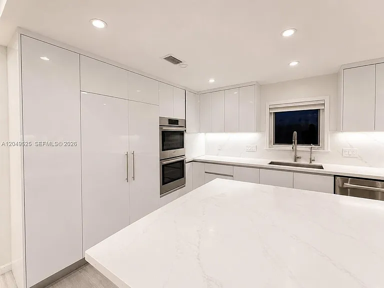 2616 Oakbrook Ct — Photo 3