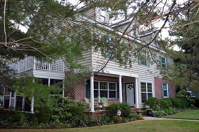 1st image of 121 E Bayview Blvd