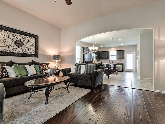 3rd image of 313 Cherry Spring Dr