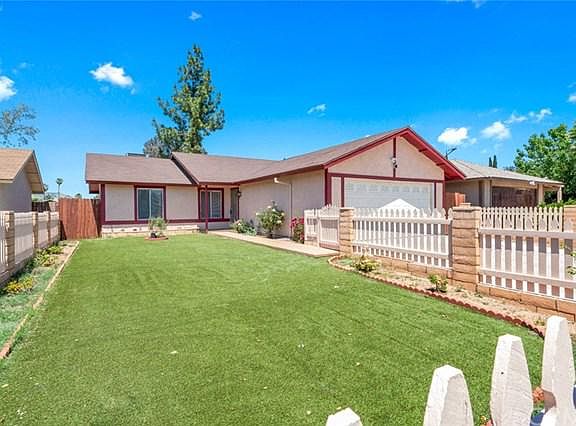2nd image of 24392 Delphinium Ave
