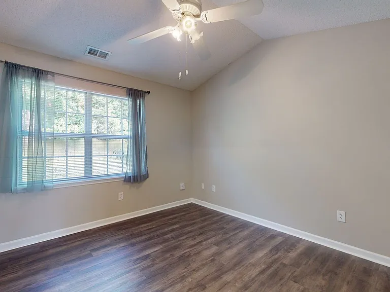 670 Emerald Cove Dr — Photo 6