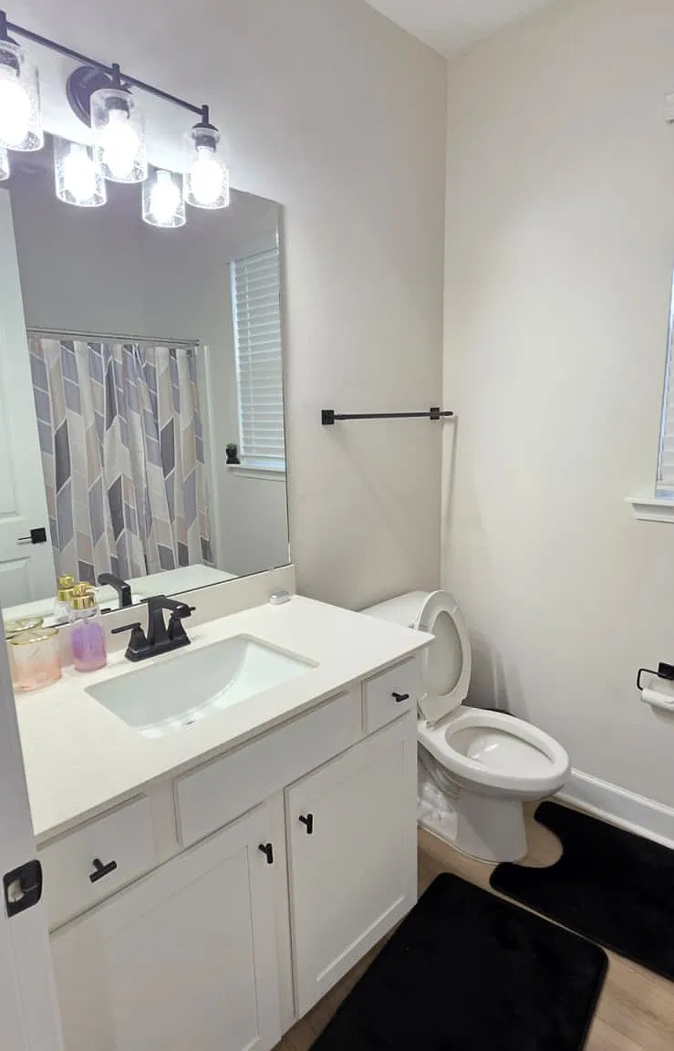 4 bed, 2070 sqft, $1,000 — Photo 1