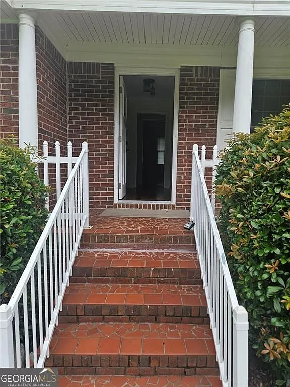 3 bed, 2.0 bath, 1800 sqft, $1,800 — Photo 3