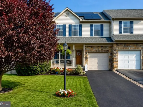 243 Maple Dr, Hanover, PA 17331