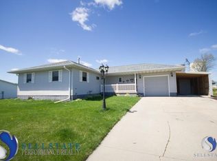 335 S East St, Hallam, NE 68368