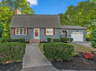 33 Old Carriage Ln, Braintree, MA 02184