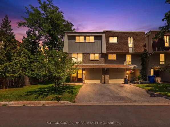 45 Poplar Cres #7, Aurora, ON L4G 3M4