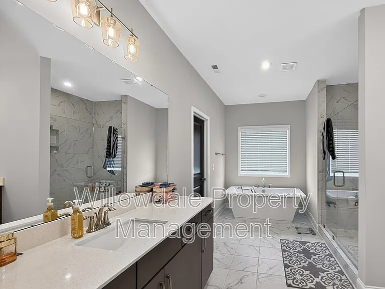 111 N Parkside Dr — Photo 36