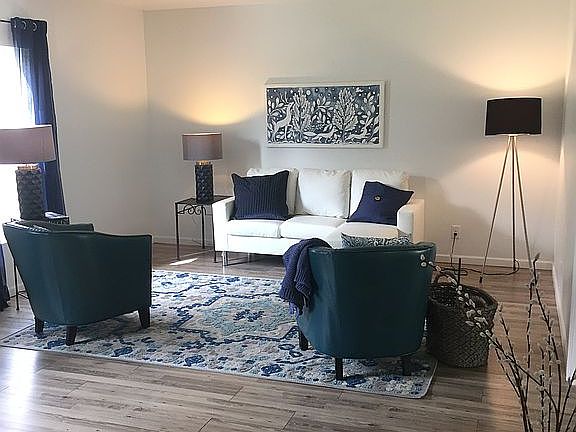 3rd image of 32966 Crescent Dr