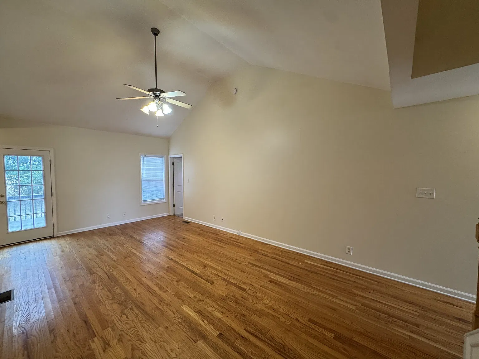 3 bed, 2.0 bath, 1561 sqft, $1,650 — Photo 3