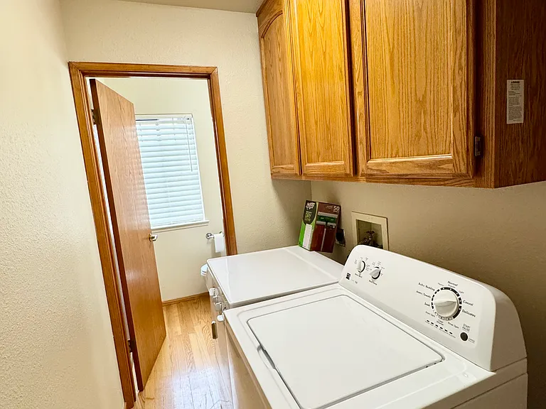 721 William Ct — Photo 23