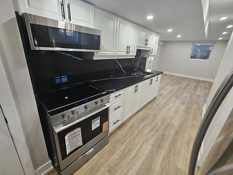 852 Aspen Ter #LOWER — Photo 12