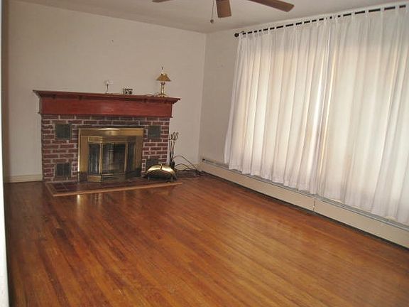 4th image of 127 Dwyer Ave