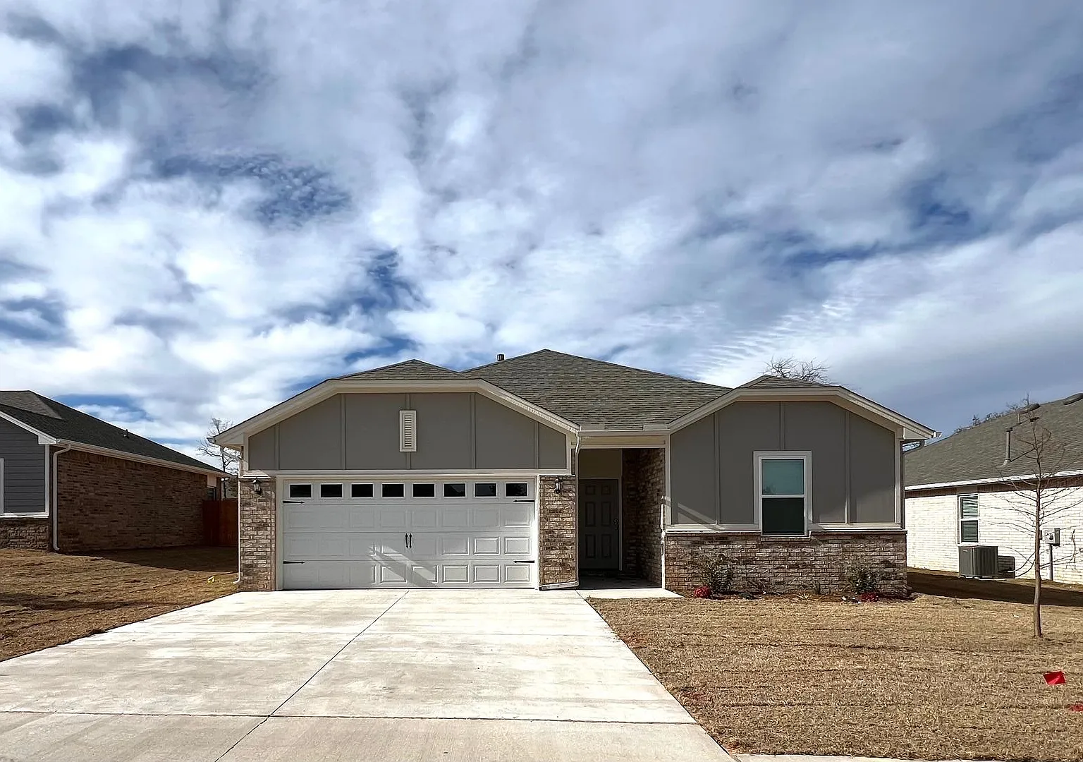 3 Bedroom 2 Bathroom 2 Car Garage Home in Oakdale School District — Photo 2