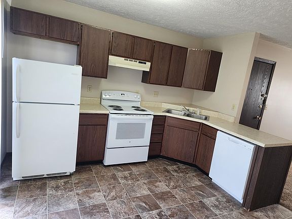2nd image of 2214 Cottage St