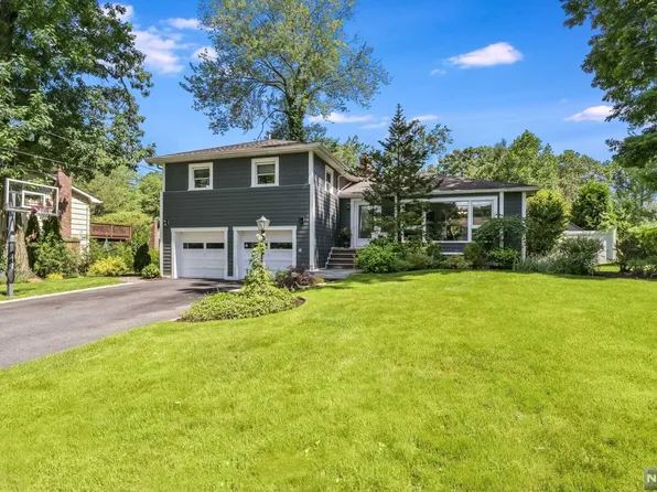 990 Woodland Ave, Oradell, NJ 07649