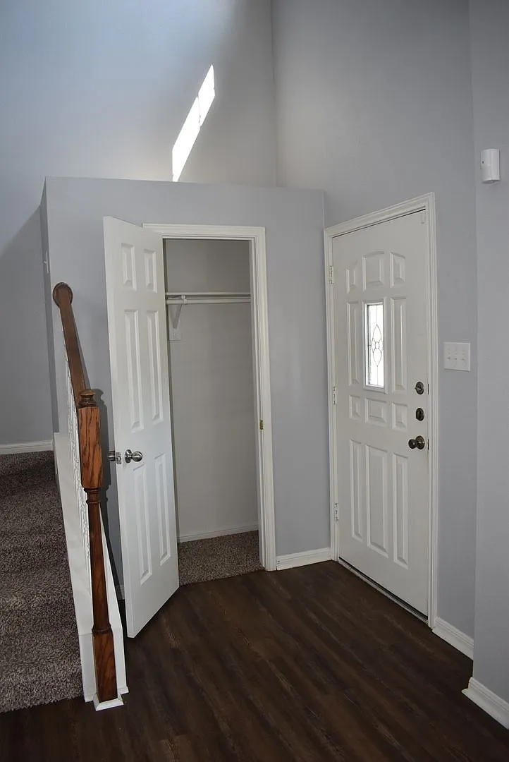 Wow, rundon't walk or you will miss out on one of the most inviting homes on the market. — Photo 3
