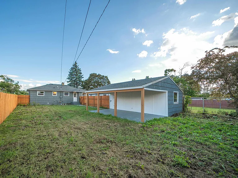 2217 E Longfellow Ave — Photo 17