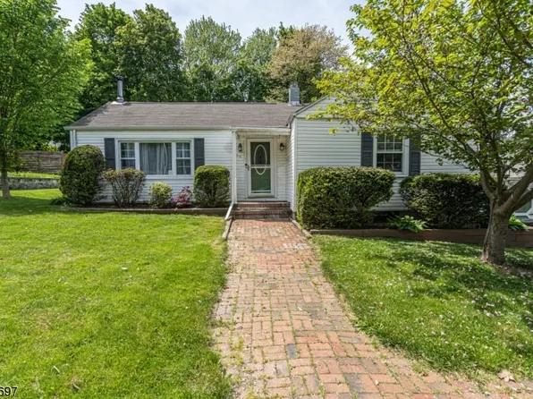 26 Woodsedge Ave, Mount Olive Twp., NJ 07828