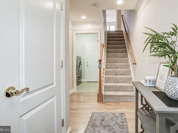3rd image of 11821 Regents Park Dr