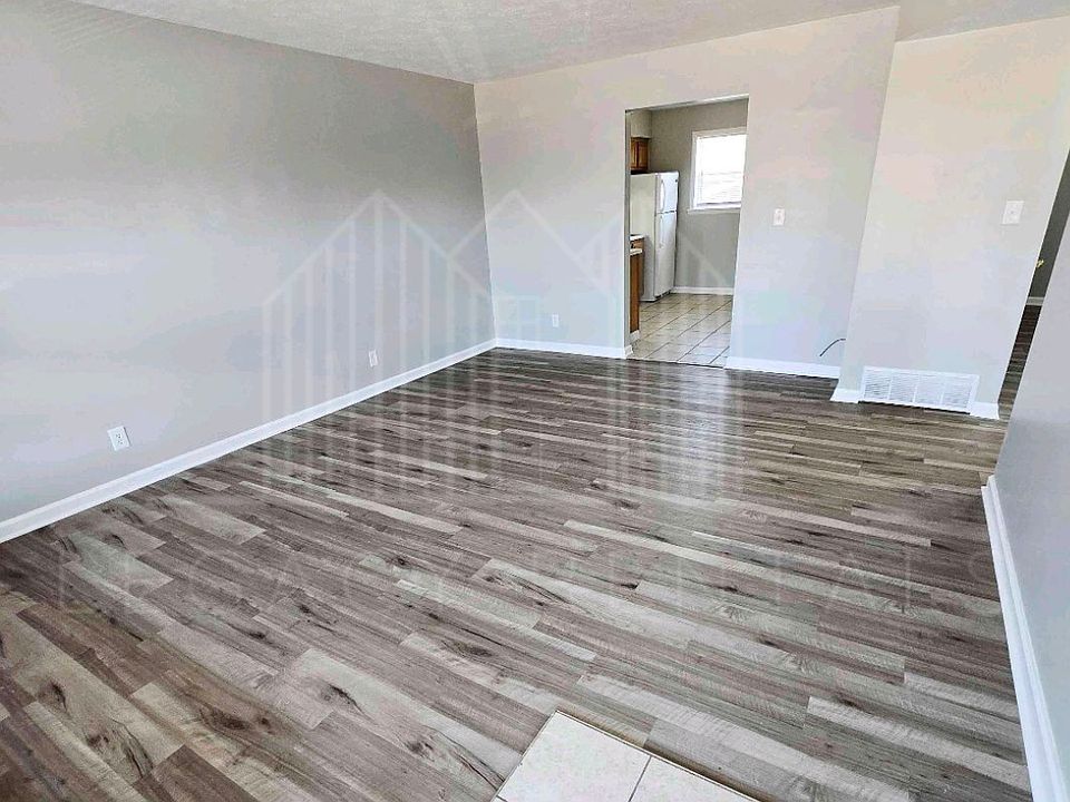 1st image of 107 Robbins Dr #11158221