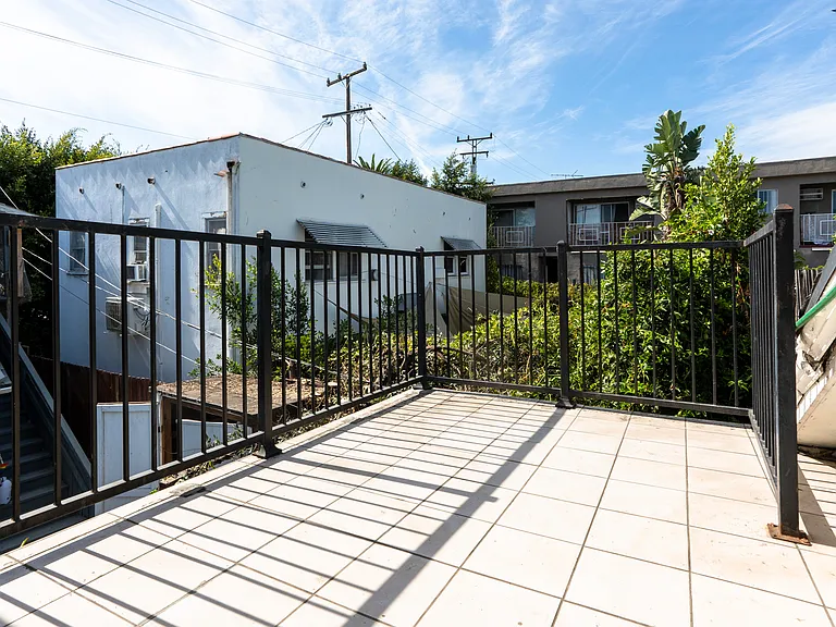 1014 N Gardner St #1015 — Photo 32