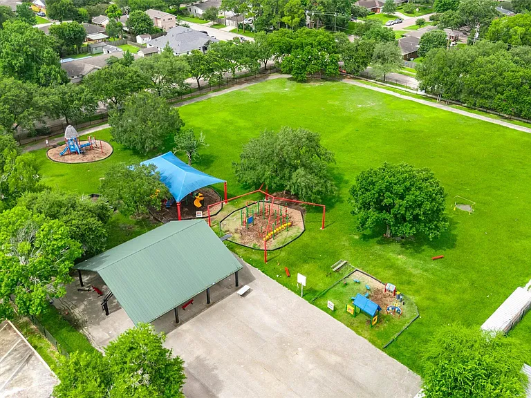 4831 Stillbrooke Dr — Photo 36