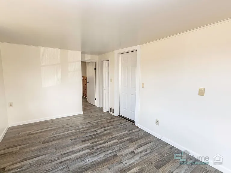 Charming Multi-Unit Living in Prime Northeast Salem Location — Photo 5