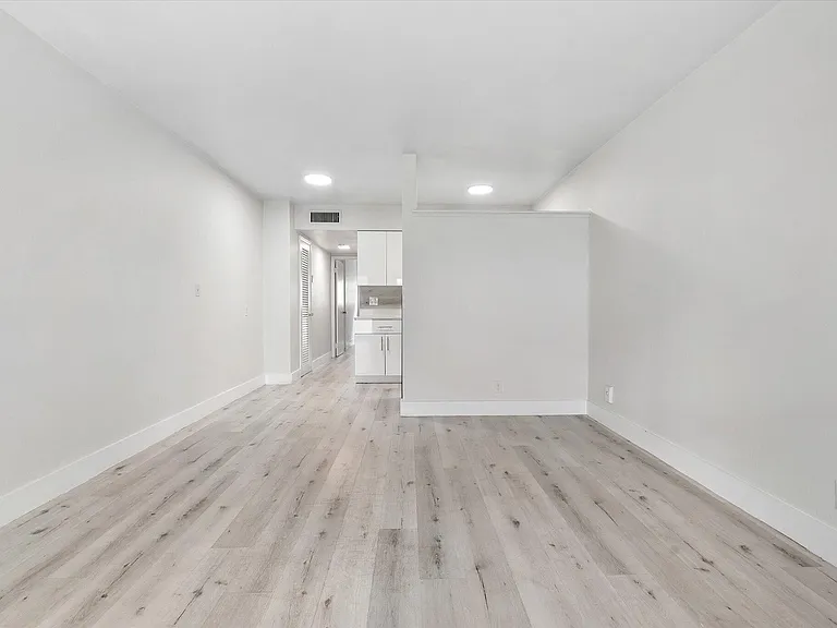 1638 Plunkett St #2 — Photo 12