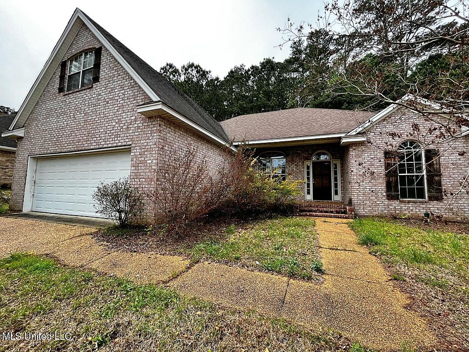 1st image of 619 Hampshire Dr