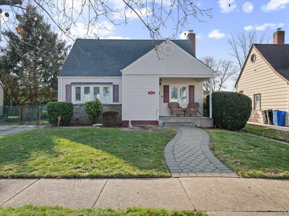 132 E Cherry Street, Floral Park, NY 11001