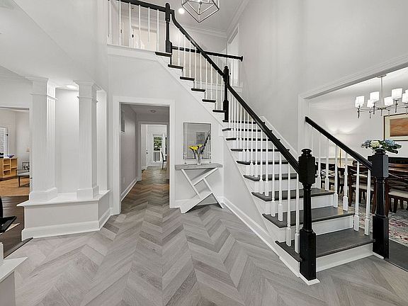 3rd image of 5614 Sugarbush Ln
