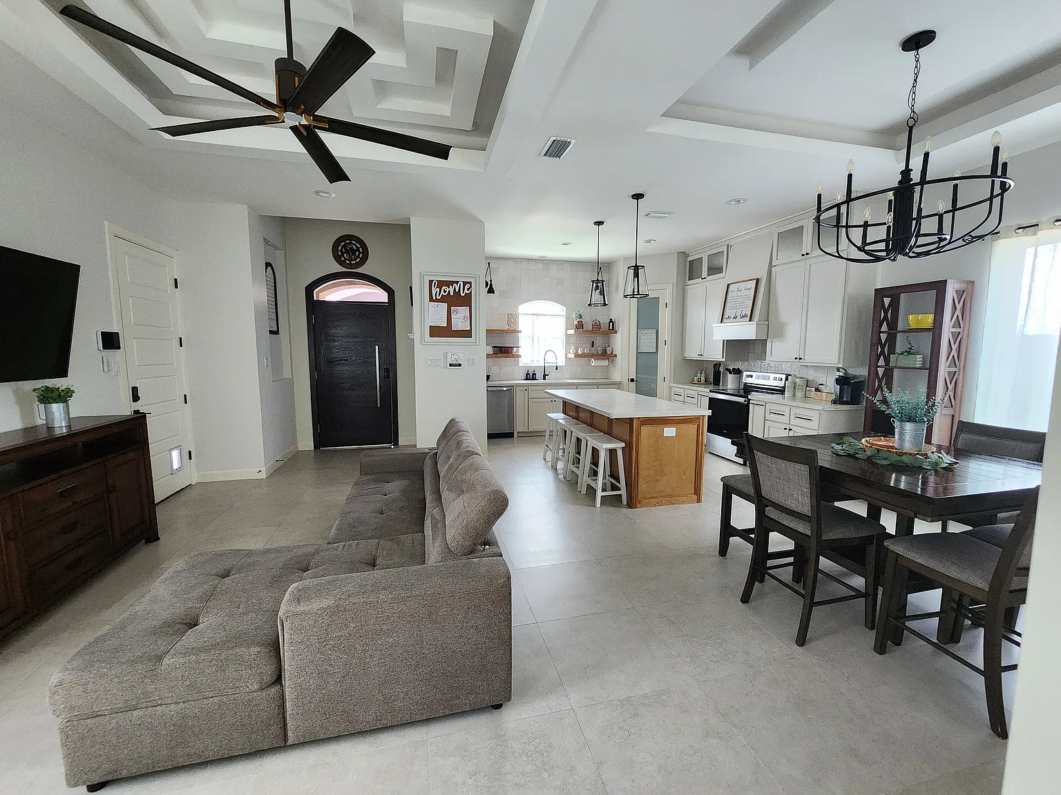 3 bed, 1559 sqft, $2,900 — Photo 1