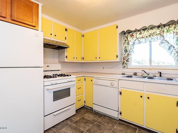 3rd image of 8241 S 6th St