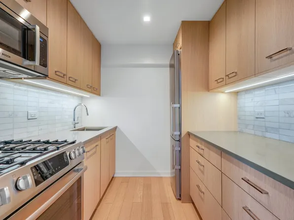 1 Columbus Place image 13 of 33