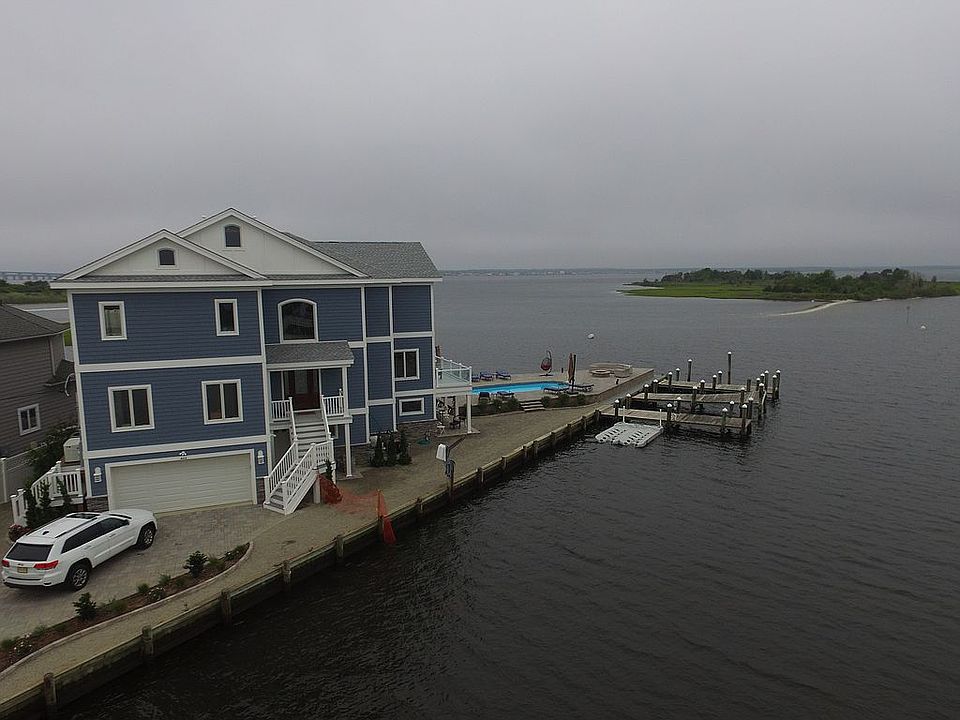 1st image of 453 Coolidge Ave