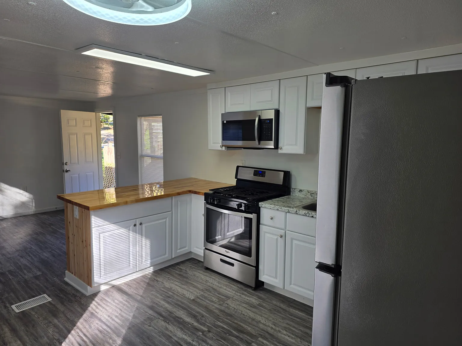 2 bed, 672 sqft, $975 — Photo 3