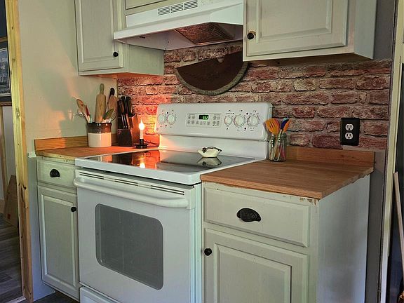 3rd image of 850 Meadow Bend Dr