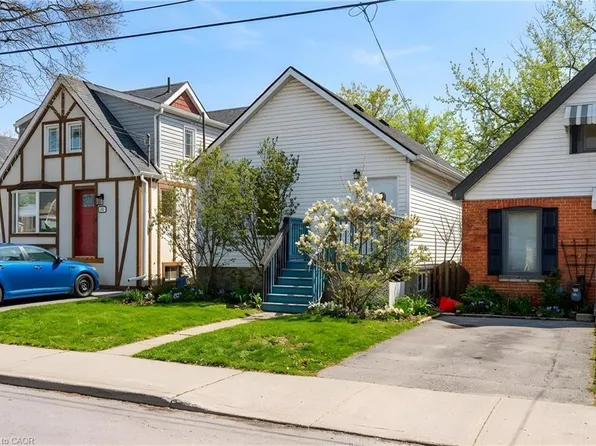 218 E 8th St, Hamilton, ON L9A 3L8