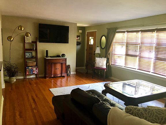 2nd image of 409 Hunter Dr