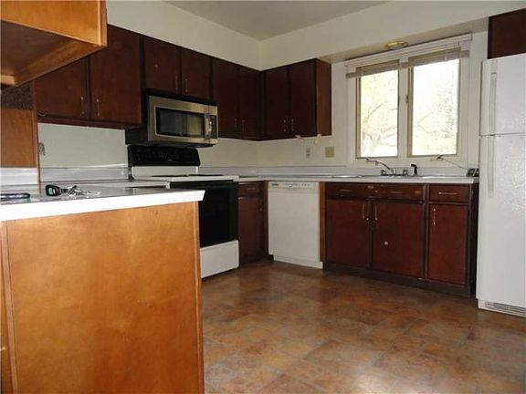 3rd image of 2054 Green Terrace Dr