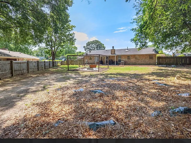 1504 Melanie Ln — Photo 28