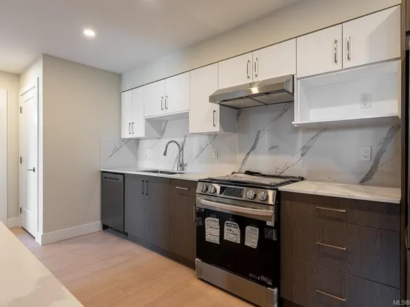 171 Jensen Ave W #209, Parksville, BC V9P 2R4