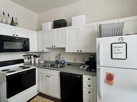 3rd image of 604 N Grant St