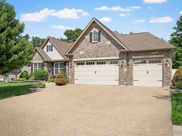 408 Cottage Grove Dr, Wentzville, MO 63385
