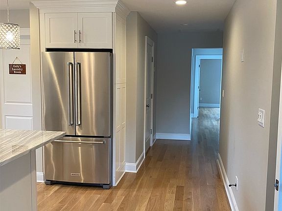 4th image of 213 Rocklyn Ave #2