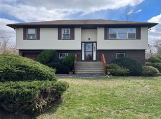 68 Vanderbilt Ave, Saint James, NY 11780