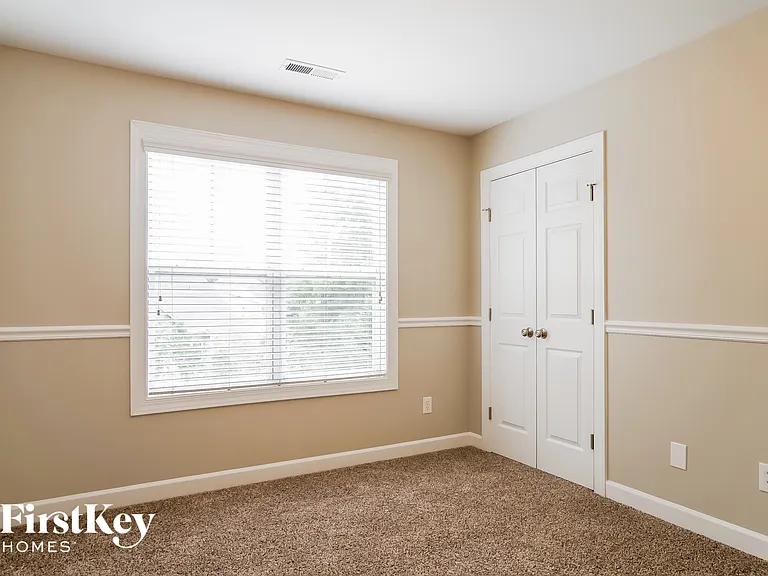 1019 Village River Dr — Photo 11
