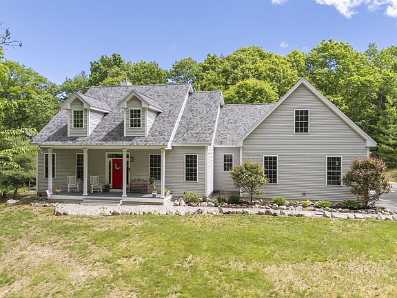 3rd image of 27 Rosewood Lane