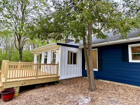 5th image of 2737 Meadowvale Dr SE